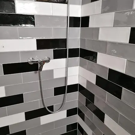 Se Zahradou Pro Dve Osoby V Turisticky Oblibene Lokalite
