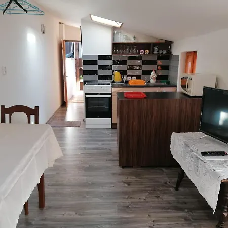 Se Zahradou Pro Dve Osoby V Turisticky Oblibene Lokalite * Bela pod Bezdezem